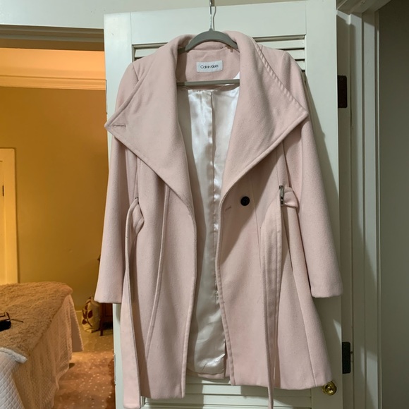 CALVIN KLEIN PINK COAT. BUTTON AND TIE CLOSURE. GOOD CONDITION SIZE SMALL - Picture 8 of 11